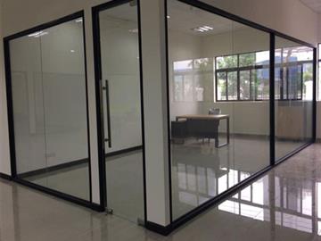 Fixed glass walls