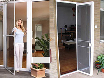 Mosquito net doors open